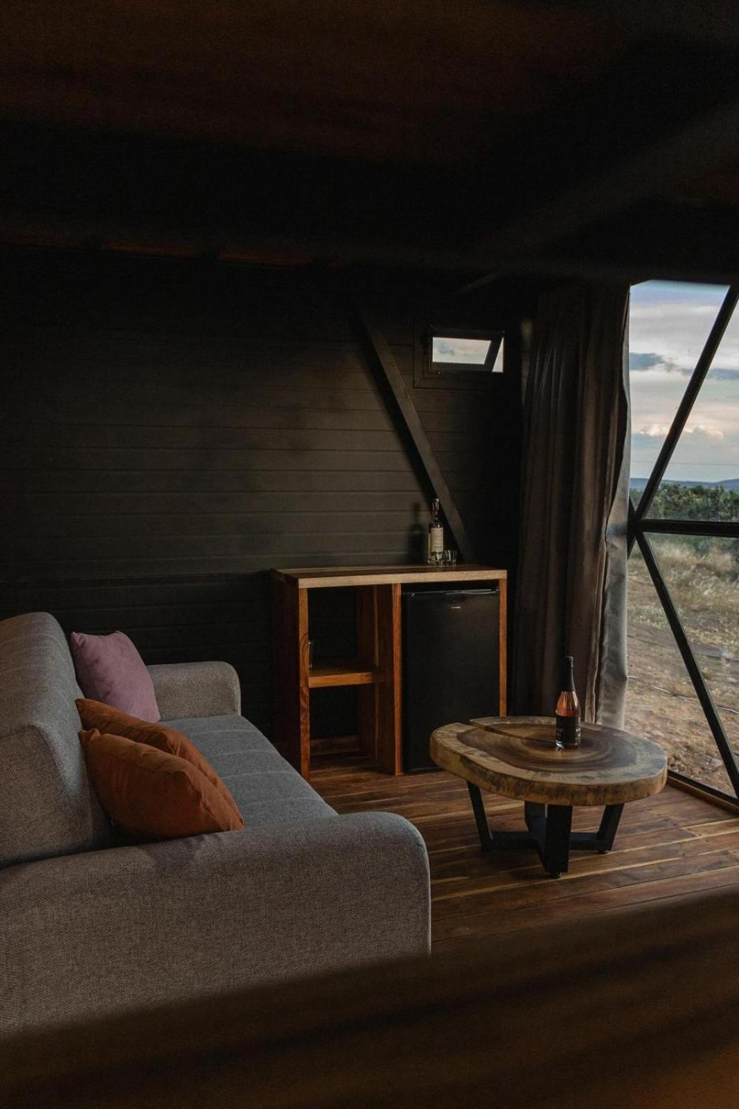 Hotel Coyote Alcocer エクステリア 写真