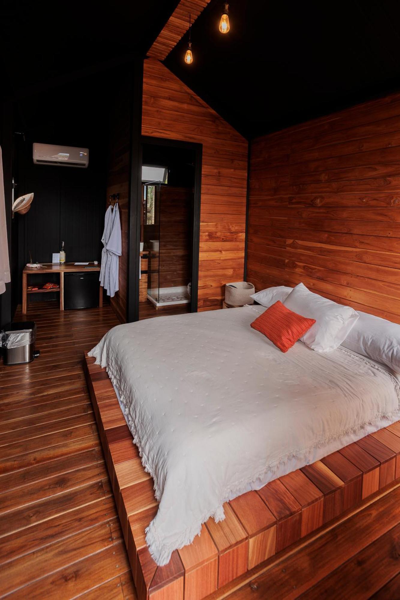 Hotel Coyote Alcocer エクステリア 写真