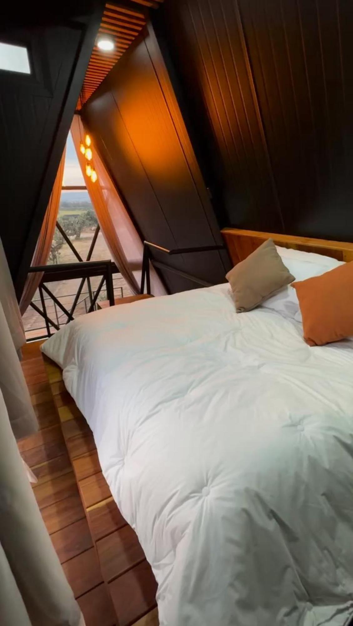Hotel Coyote Alcocer エクステリア 写真