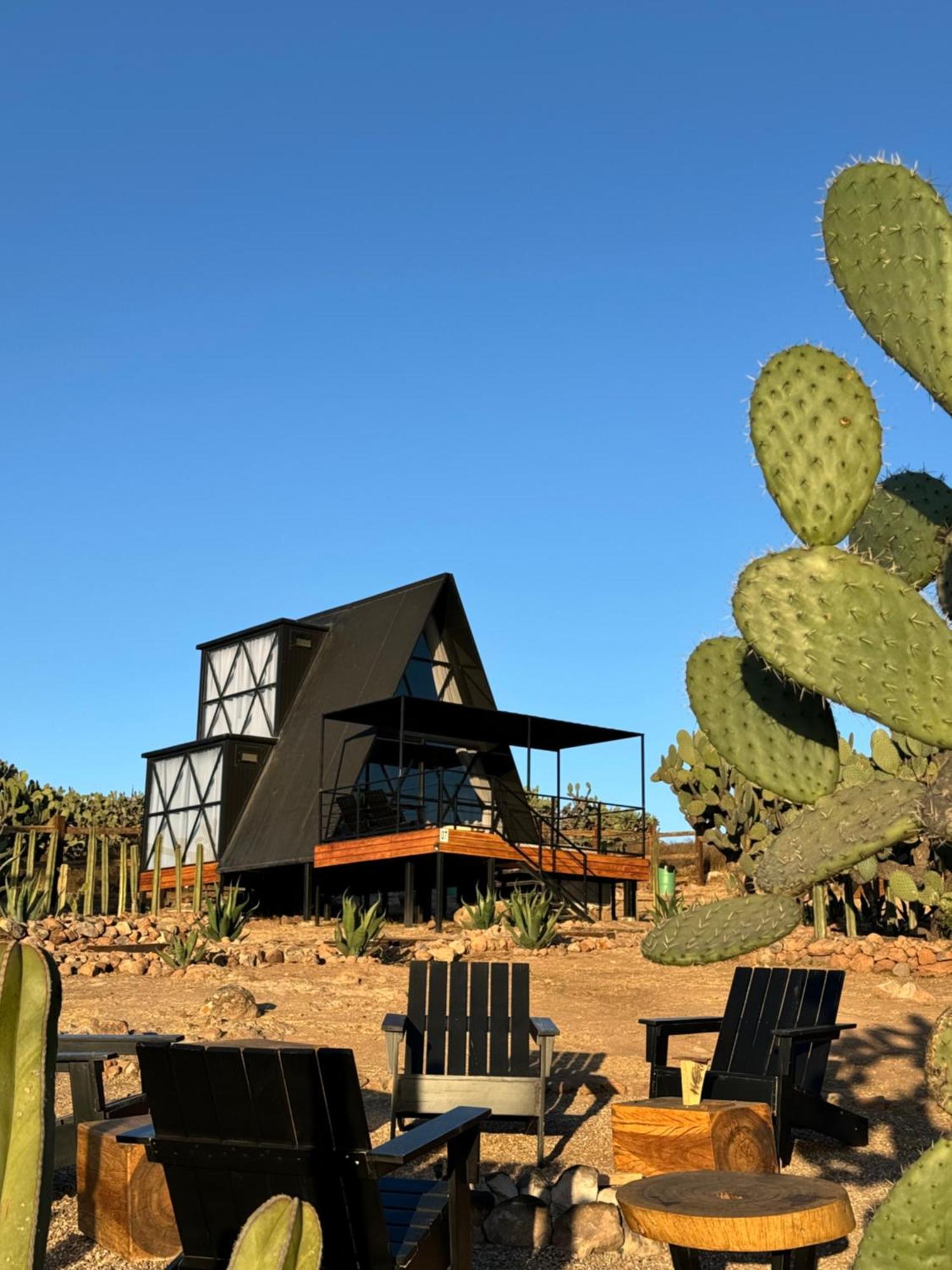 Hotel Coyote Alcocer エクステリア 写真