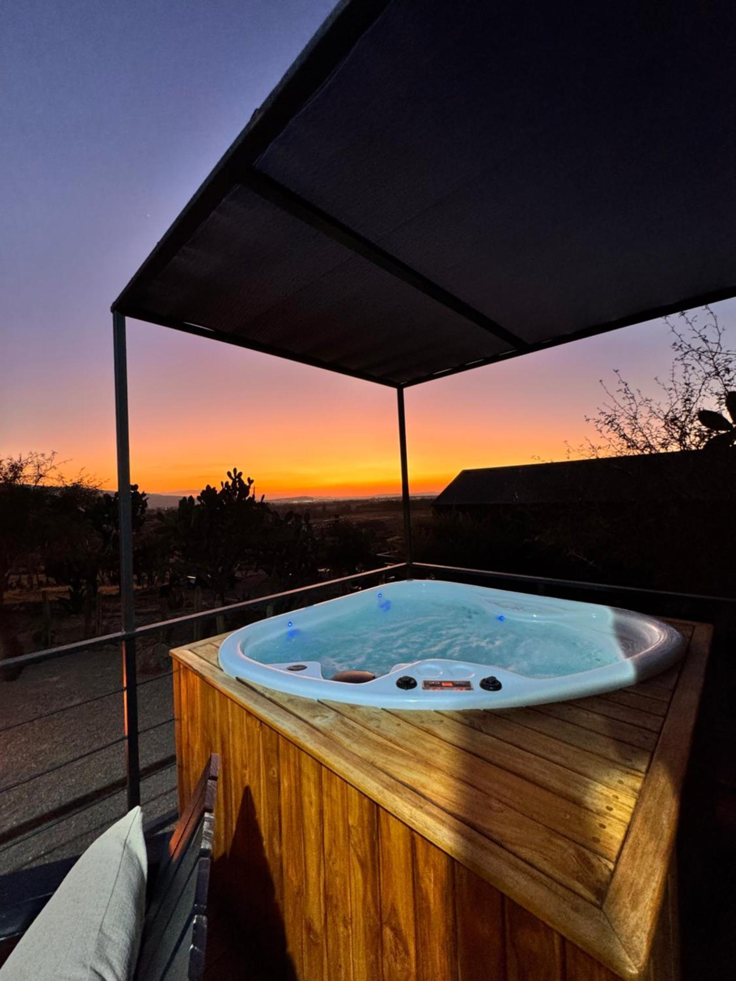 Hotel Coyote Alcocer エクステリア 写真