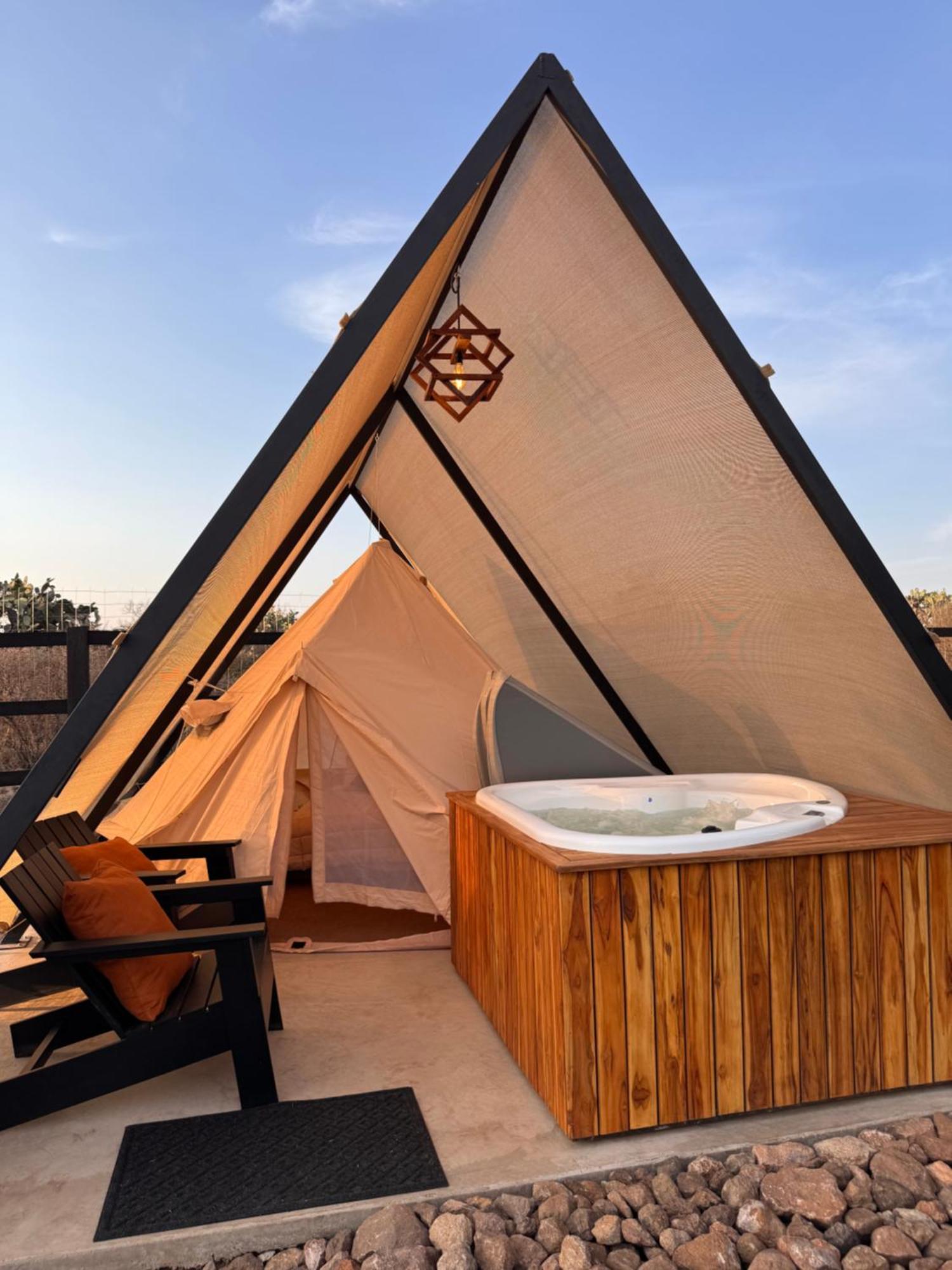 Hotel Coyote Alcocer エクステリア 写真