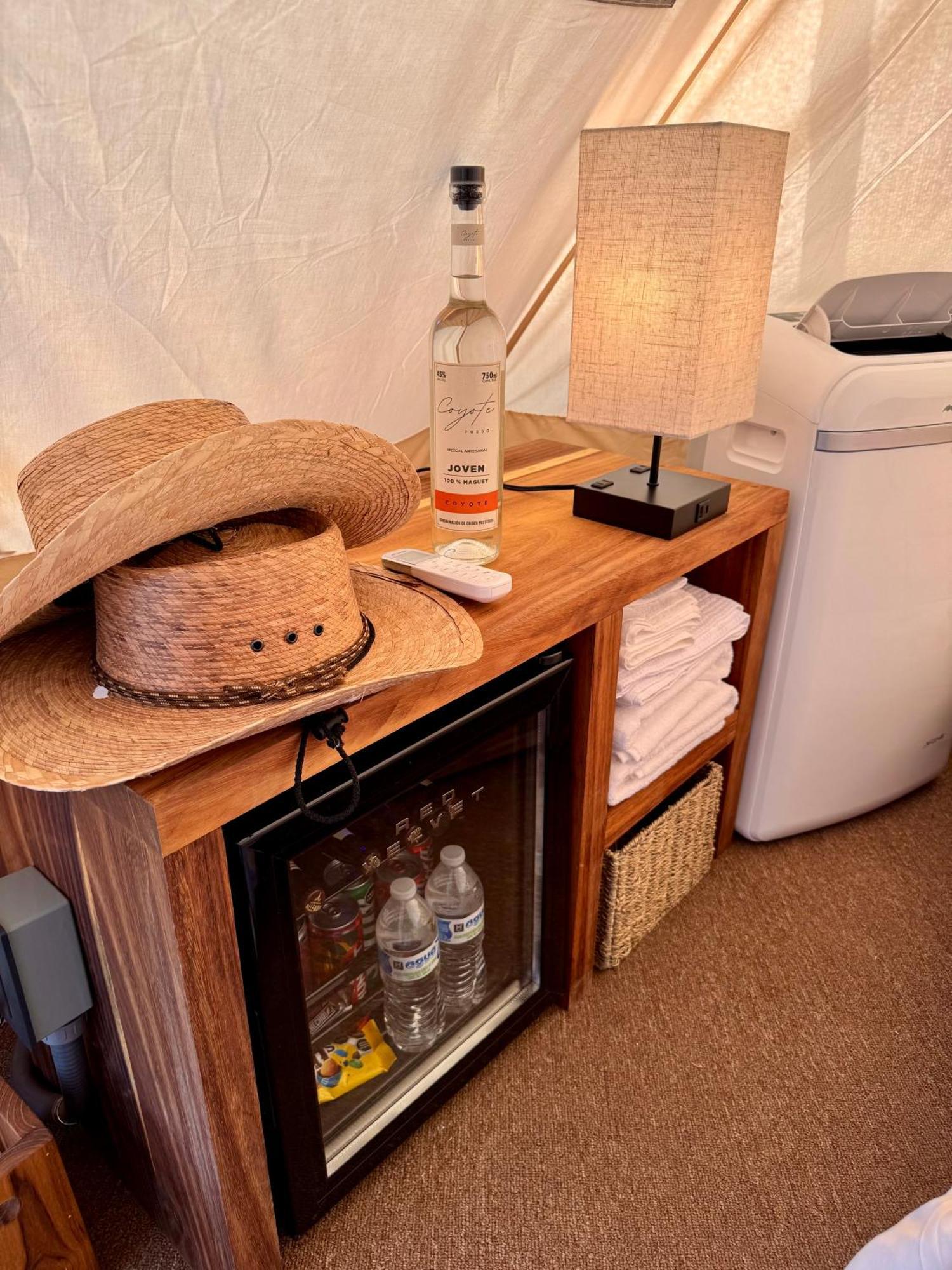 Hotel Coyote Alcocer エクステリア 写真