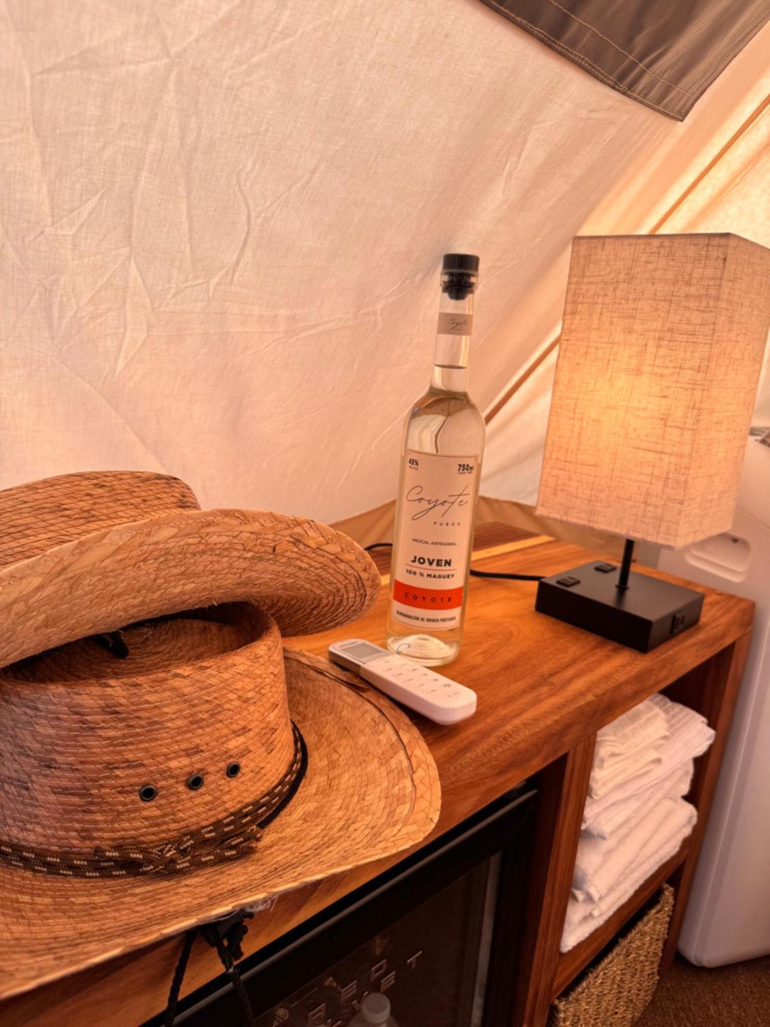 Hotel Coyote Alcocer エクステリア 写真